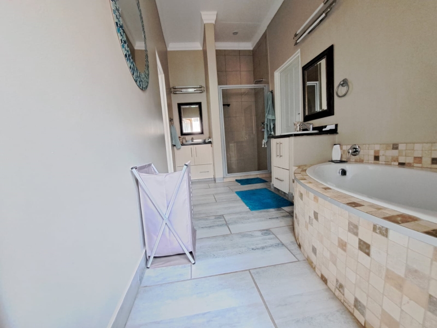 5 Bedroom Property for Sale in Waterkloof North West
